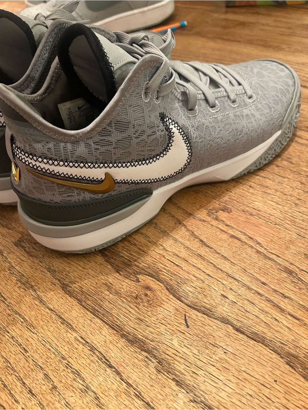 Nike Men’s LeBron air zoom Grey and White Low-Top Sneakers